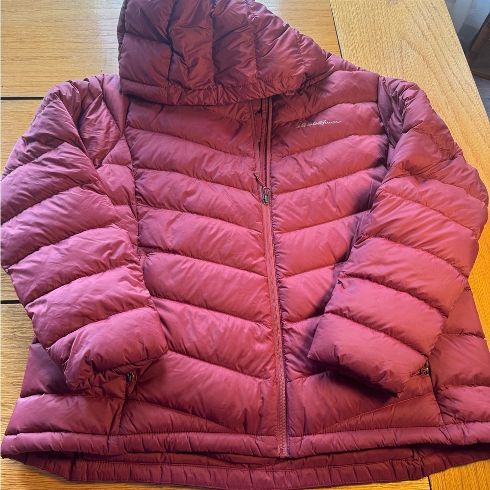 Eddie Bauer Quilted Hooded Jacket in Burgundy Red size 2X  good condition